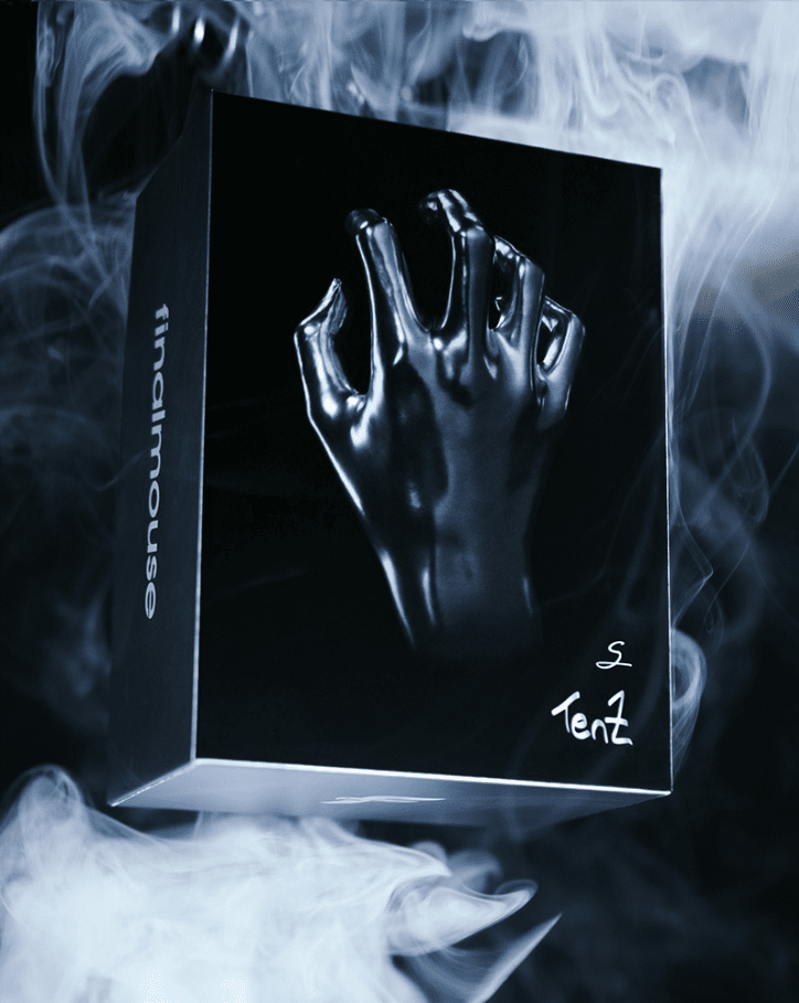 finalmouse TenZ 黒い箱に銀色の手のデザイン