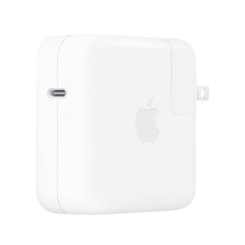 白いアップル製USB-C電源アダプタ
