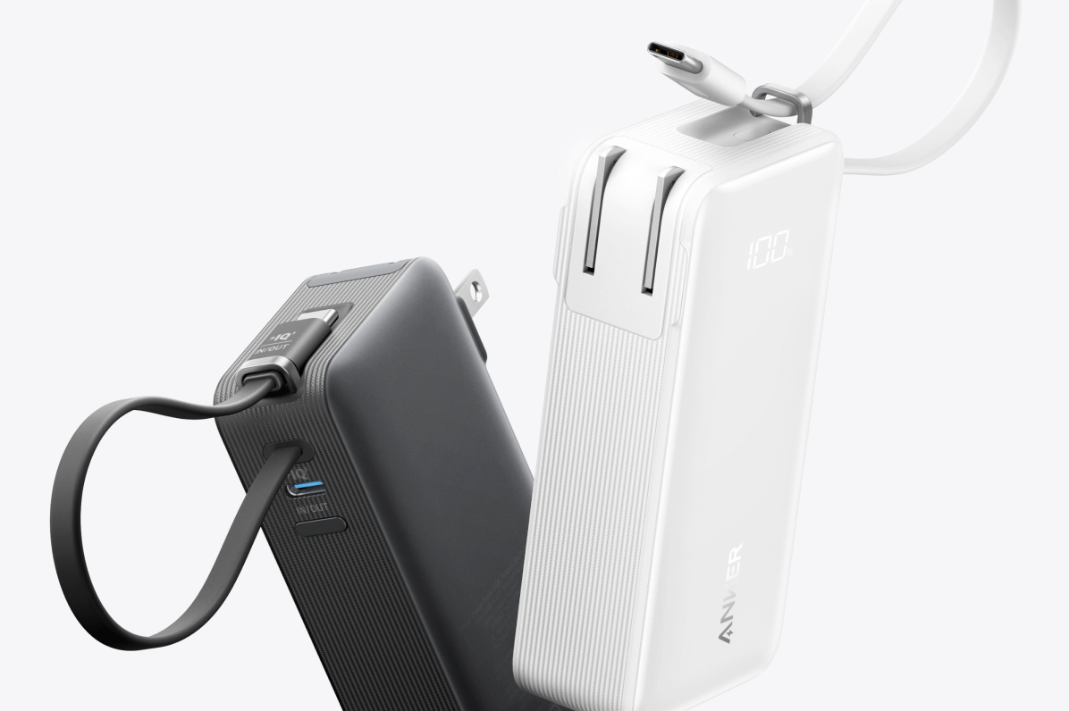 Ankerの充電ケーブル付きモバイルバッテリー白と黒