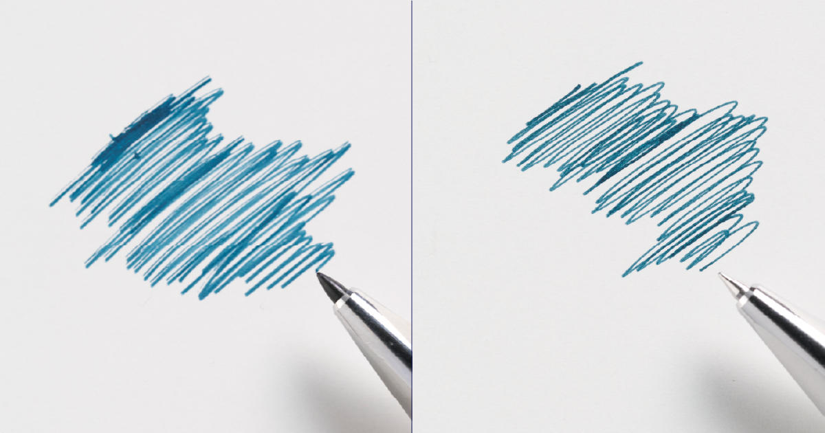 白い紙に2本のペン先とそれぞれ描かれた青い線の試し書き