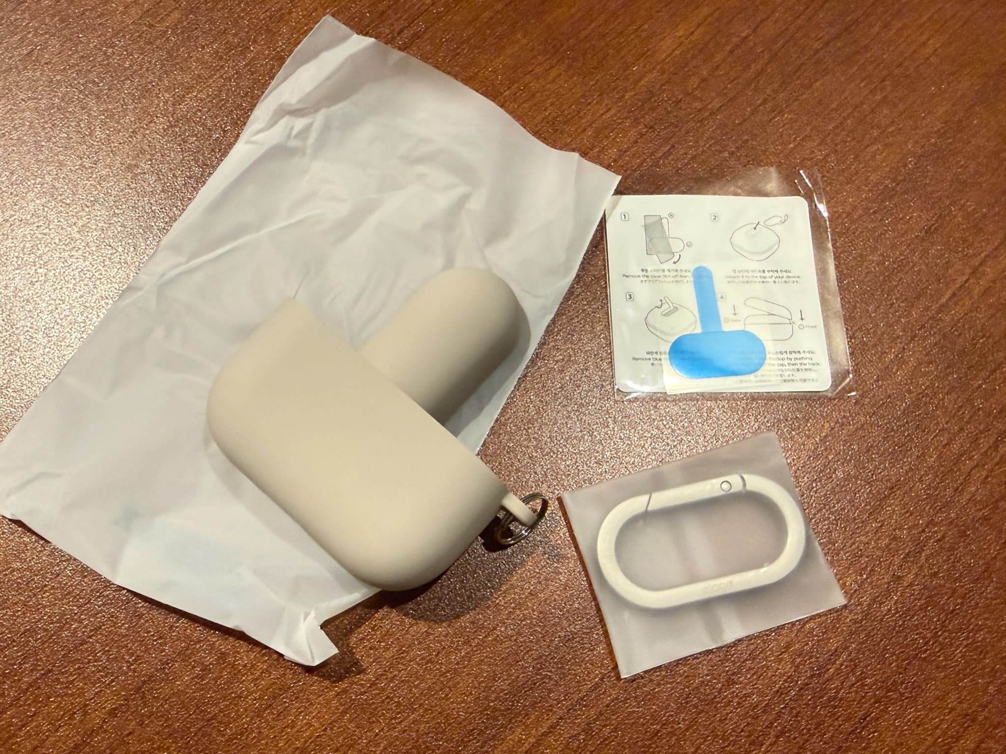 イヤホンケースと付属品