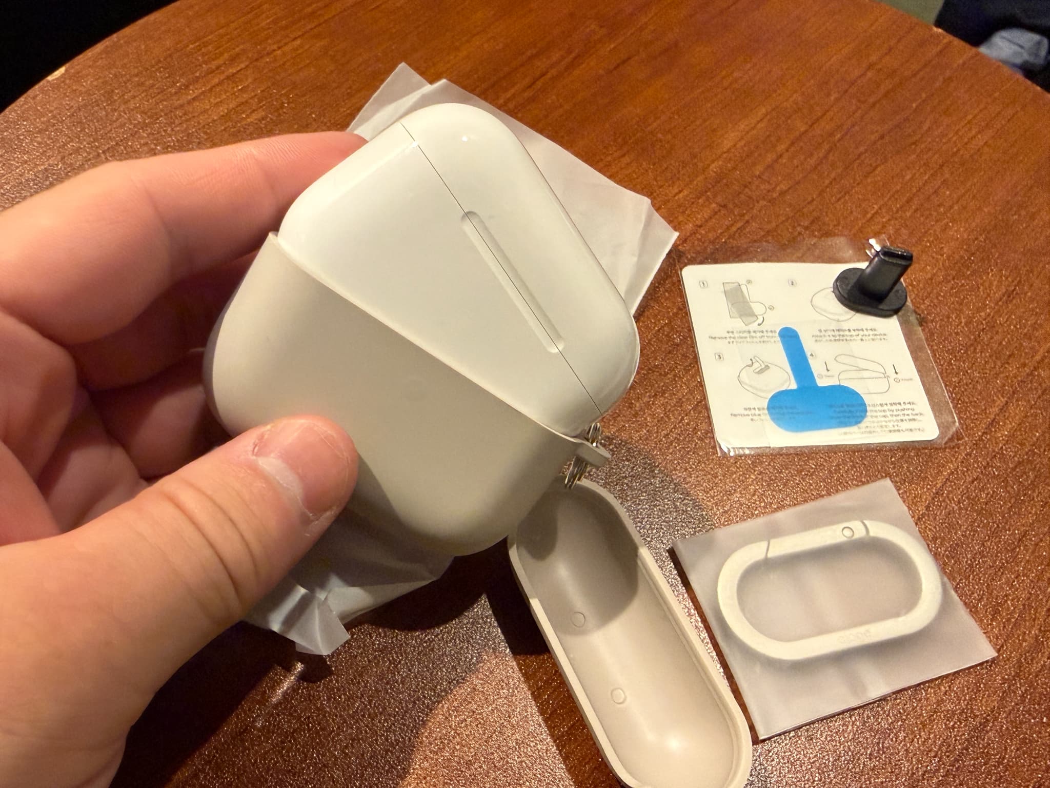 AirPodsケースと付属品