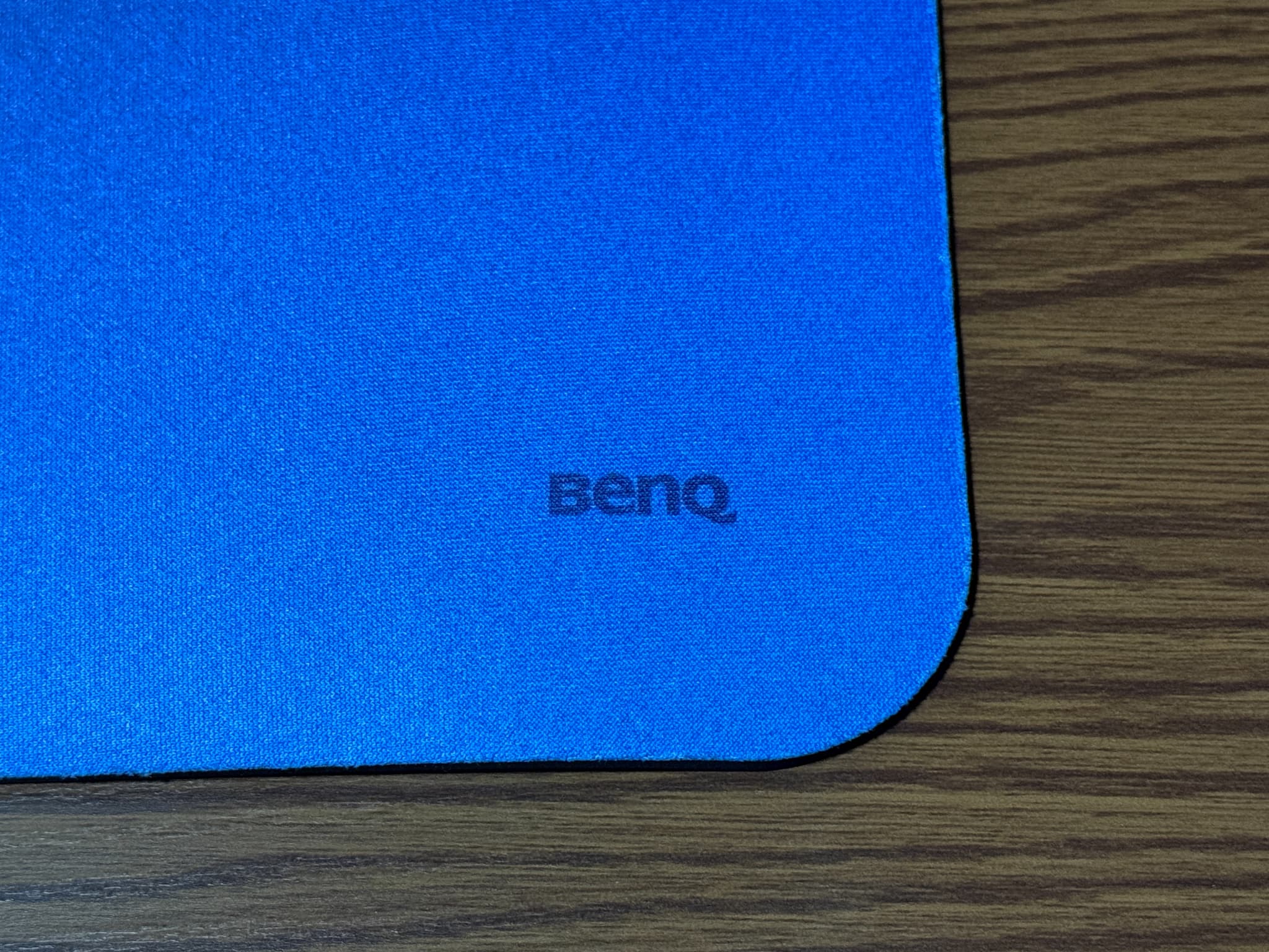 青色のBenQマウスパッド