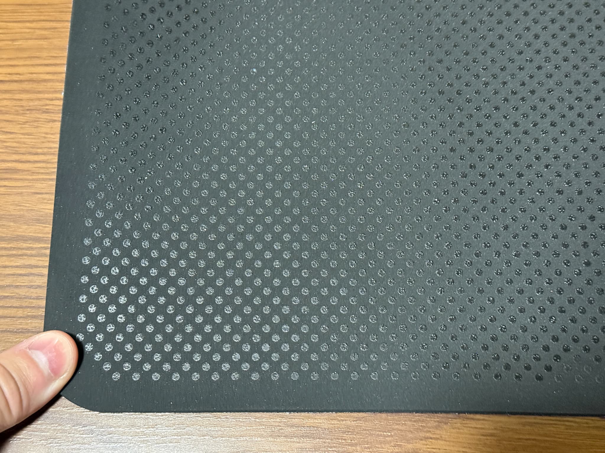 滑り止め加工された黒いマット
