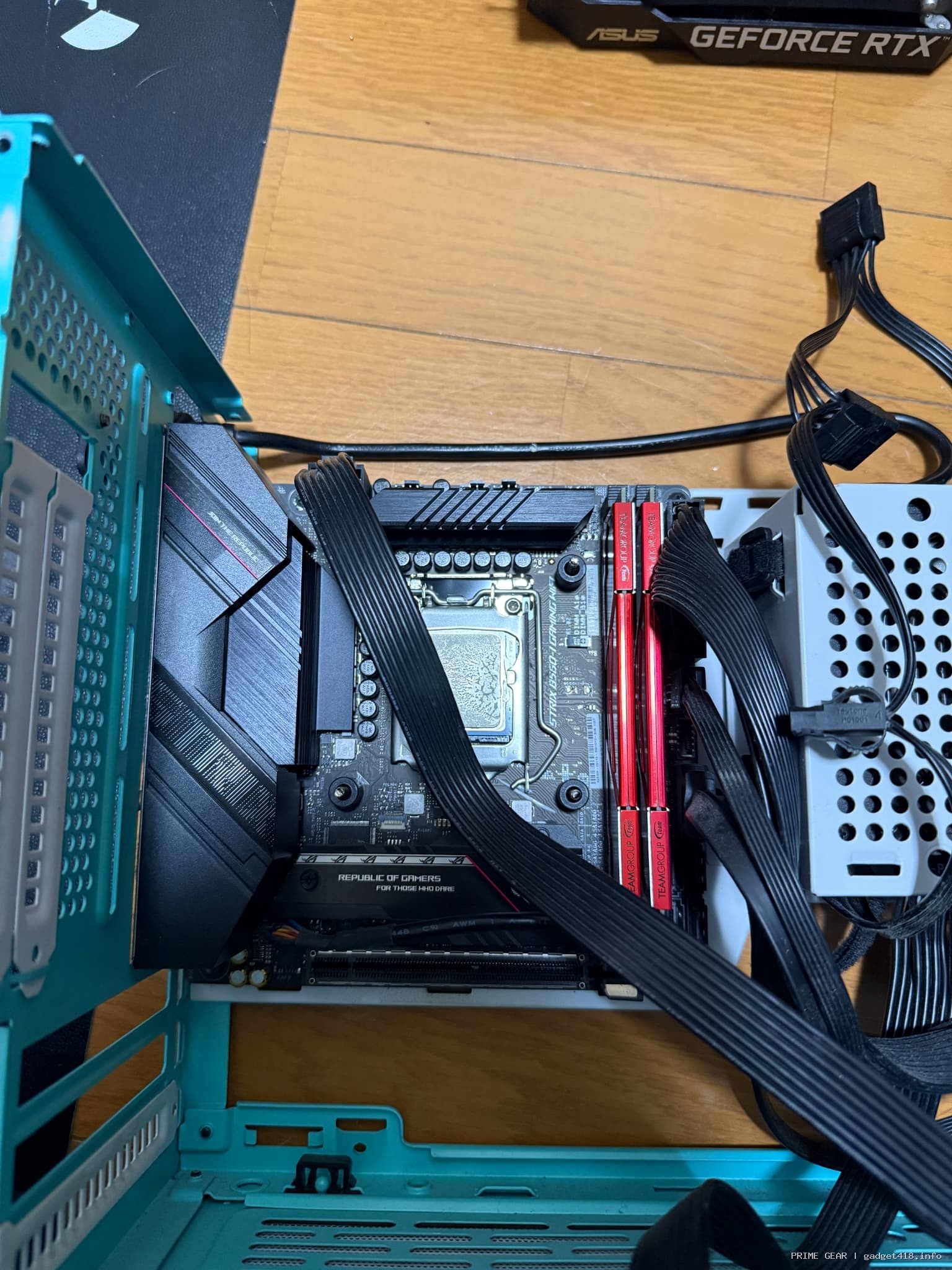 組み立て中の自作パソコン内部