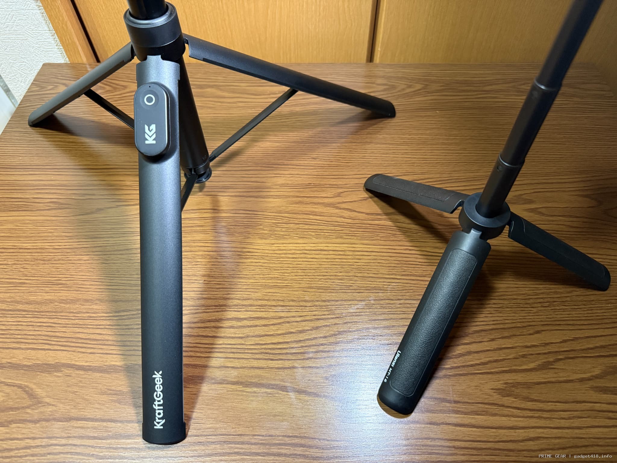 黒いスマホ用小型三脚2台