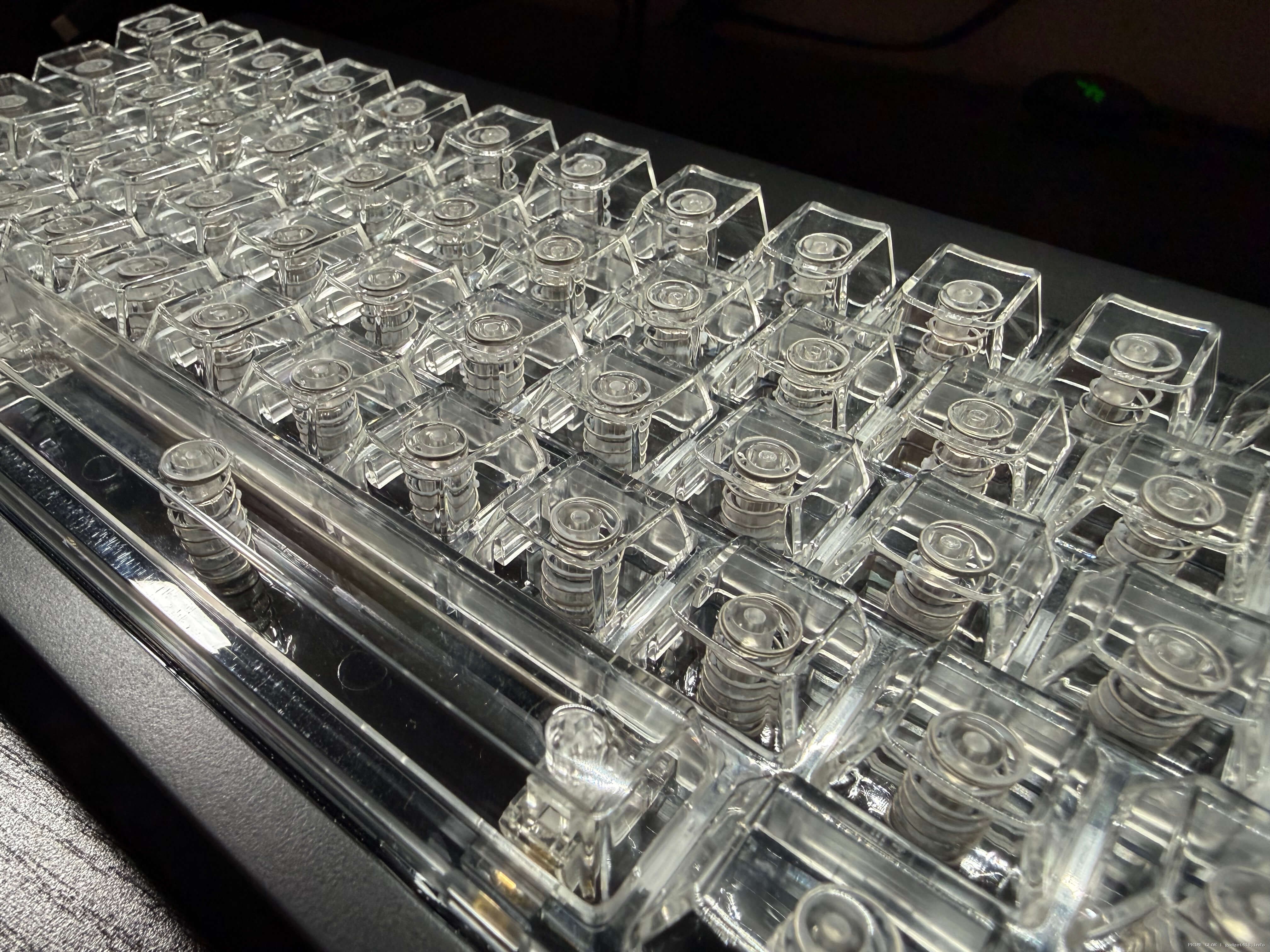 finalmouse Centerpiece Proのキー下ディスプレイ