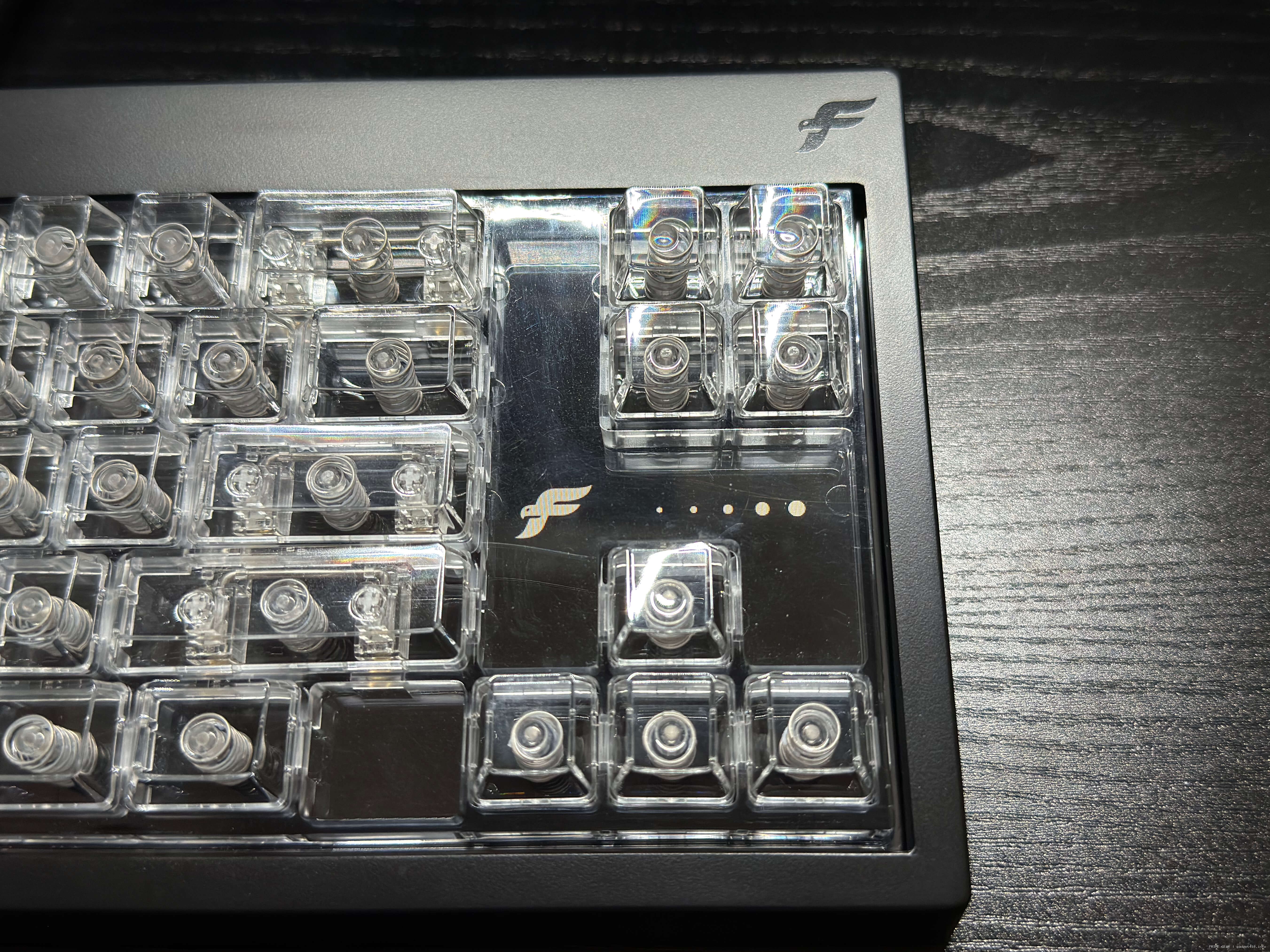 finalmouse Centerpiece Proのキー下ディスプレイ