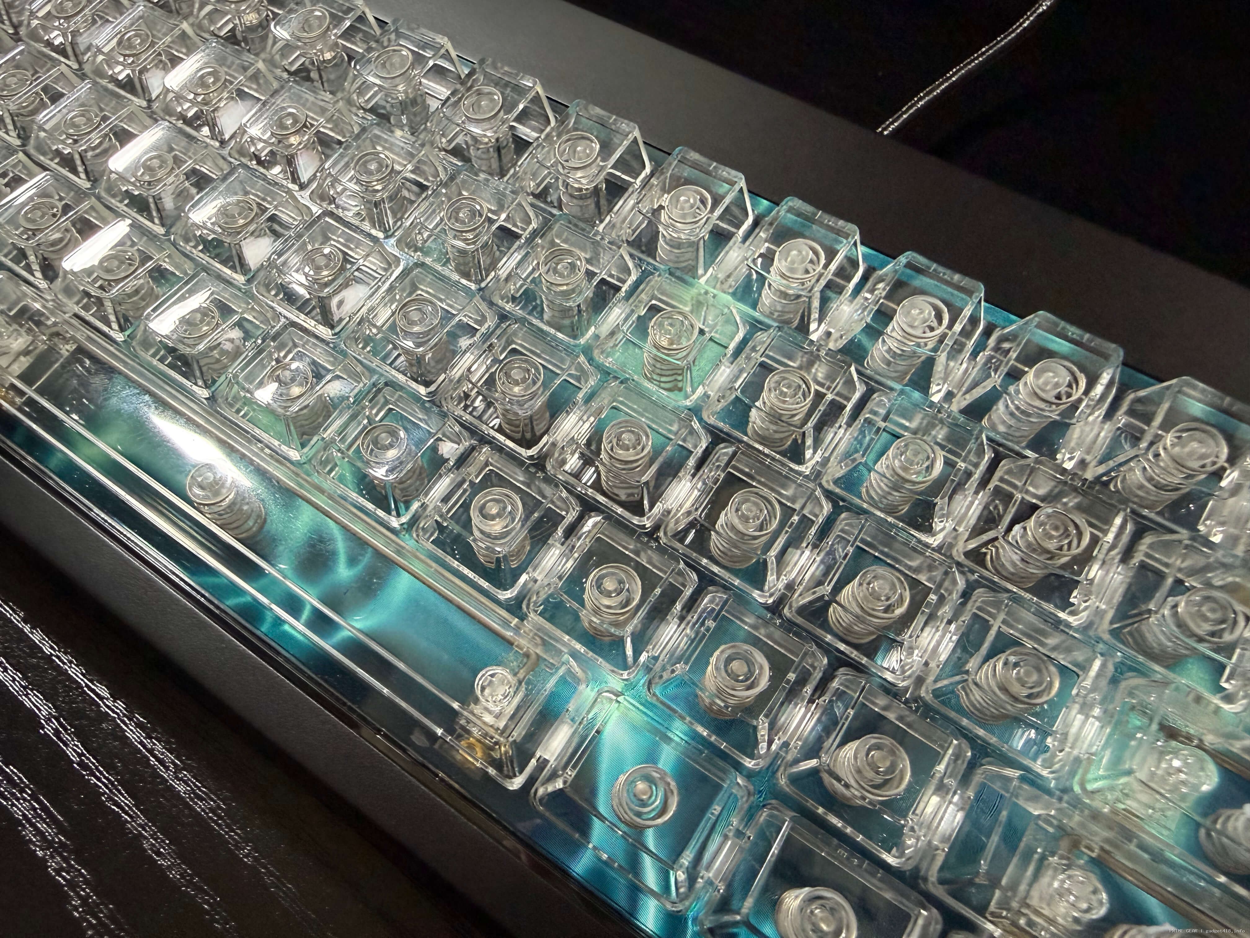 finalmouse Centerpiece Proのキー下ディスプレイ