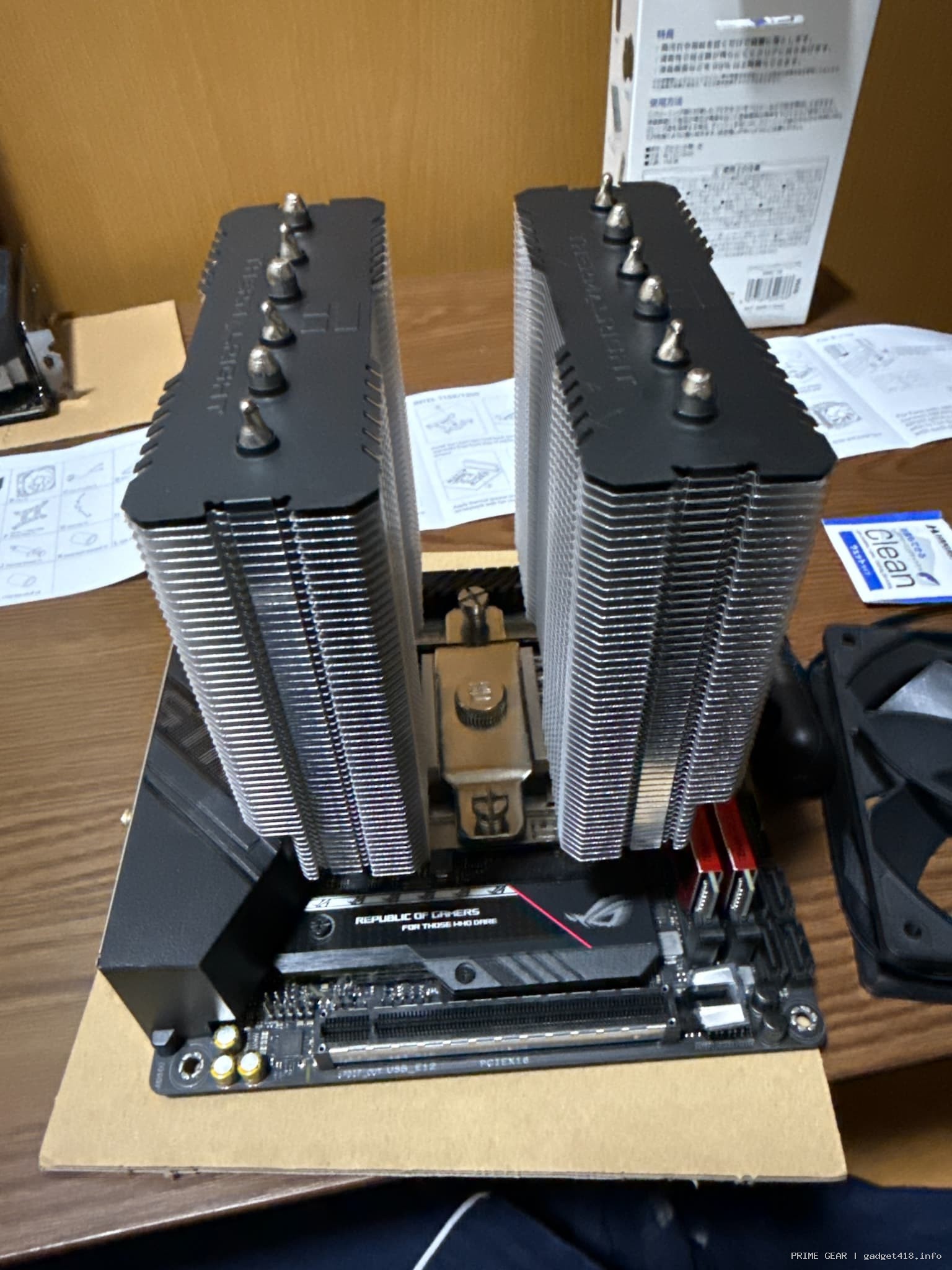 パソコン用CPU冷却装置をマザーボードに取り付けた状態