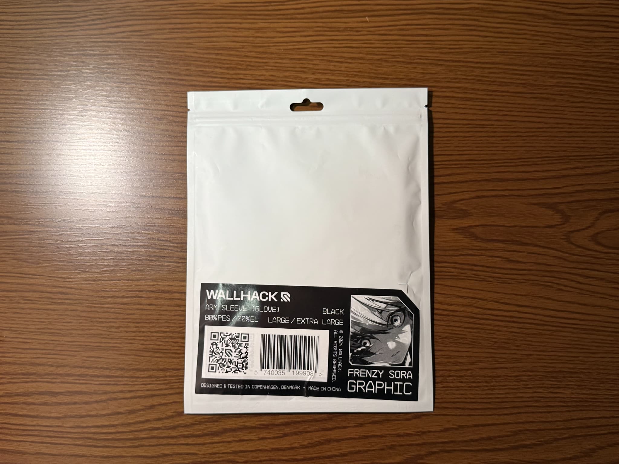 WALLHACKSのアームスリーブ黒色パッケージ