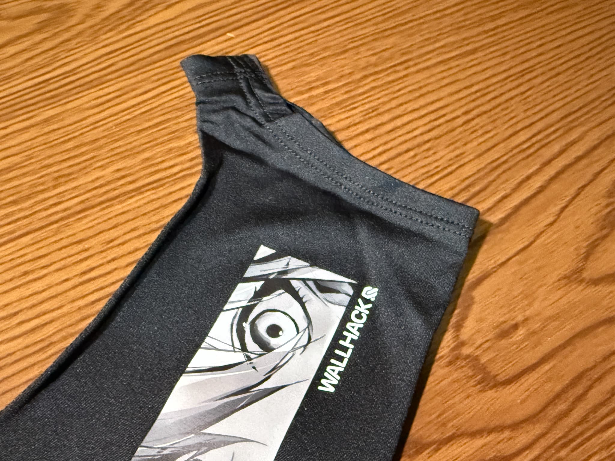 壁ハックのロゴ入り黒いレギンス