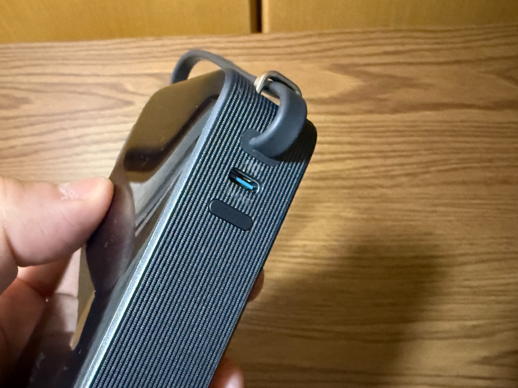 モバイルバッテリーのクローズアップ写真
