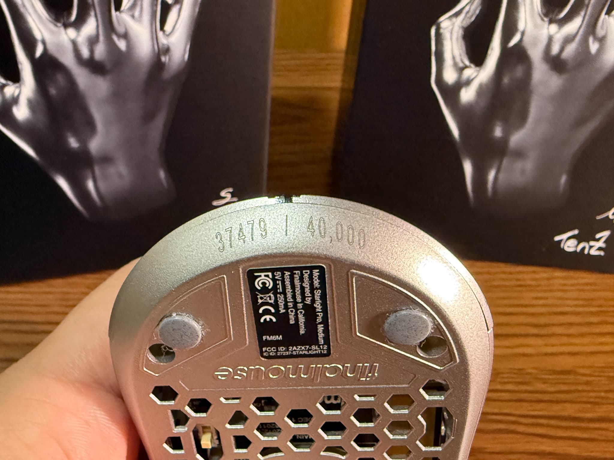 Finalmouseのゲーミングマウスの裏側