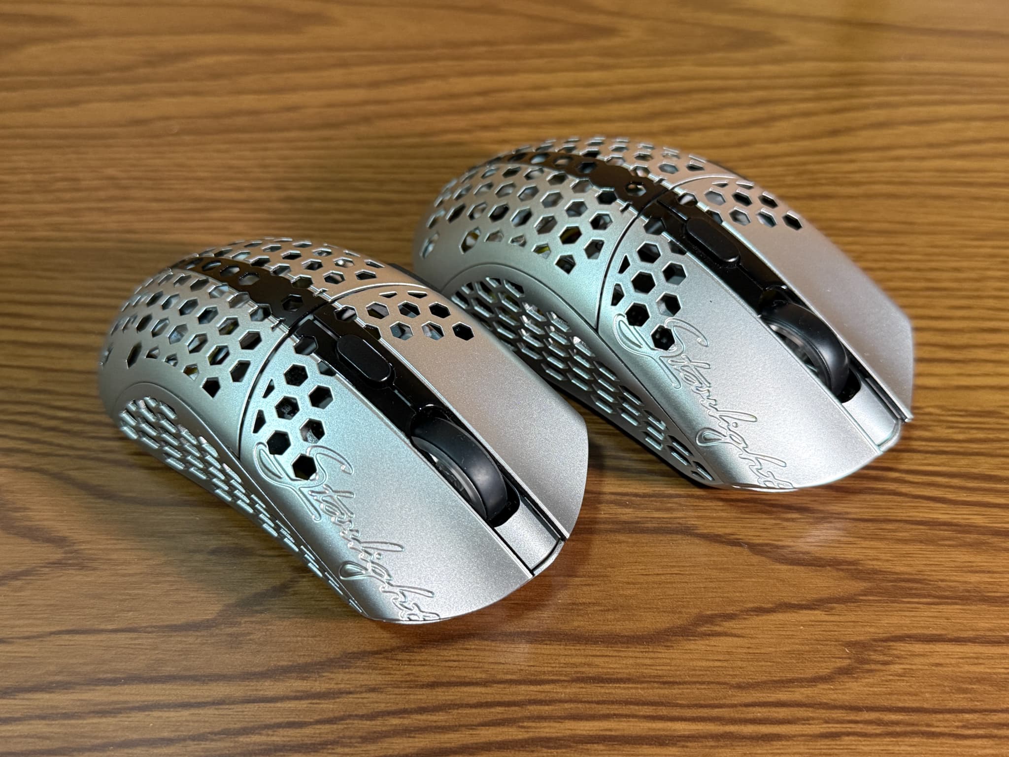 穴あきゲーミングマウス2台