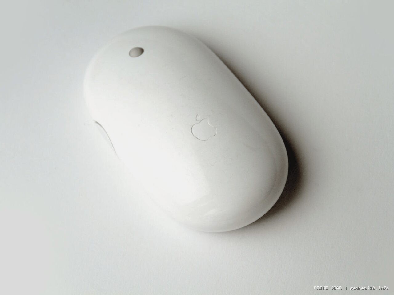 白いアップル製ワイヤレスマウス